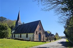 L\'�glise Saint-Denis et la route de la Vall�e<br>Saint-Denis-le-Thiboult